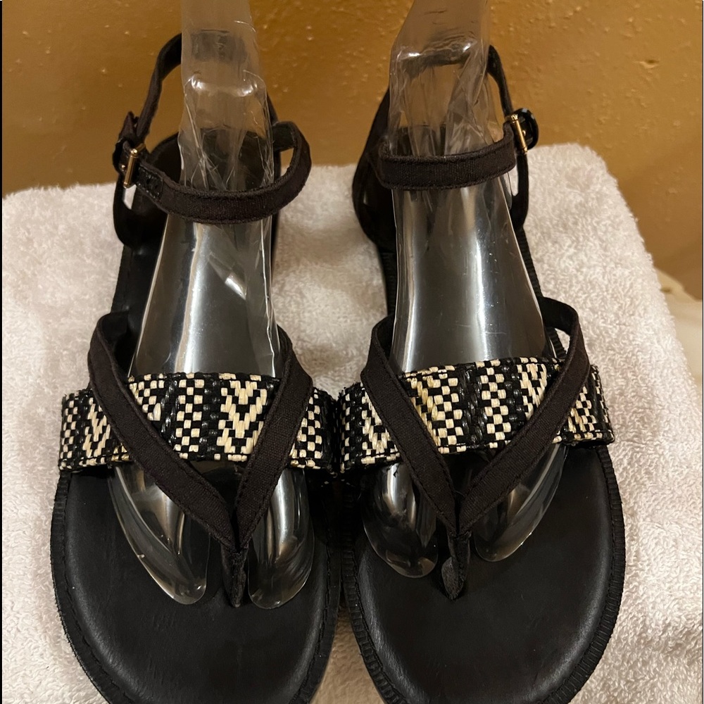 Tons T-Bar Sandals